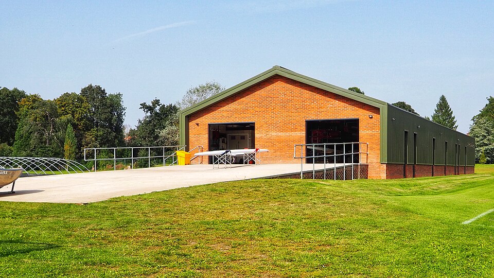 File:St Peter’s School boathouse.jpg