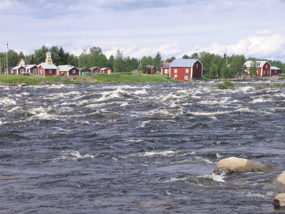 File:Tornionjoki Kukkolankoski Vastarannalla Ruotsi.jpg