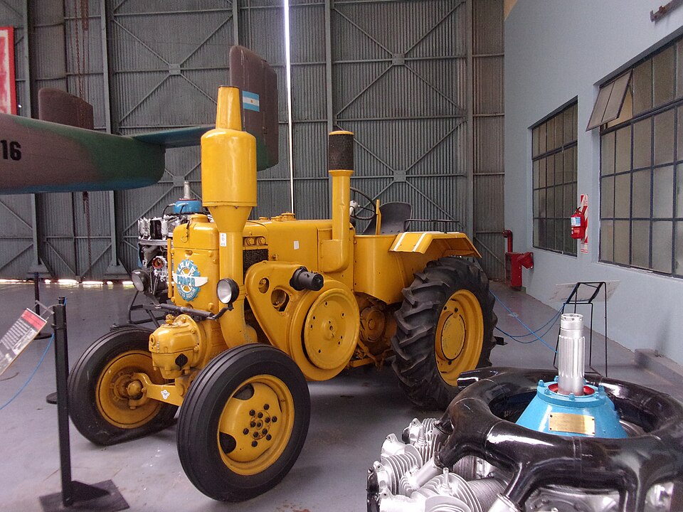 File:Tractor Pampa (2).jpg