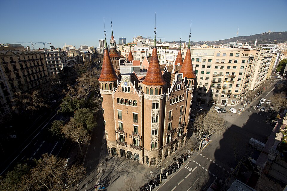 File:Casa de les Punxes actual.JPG