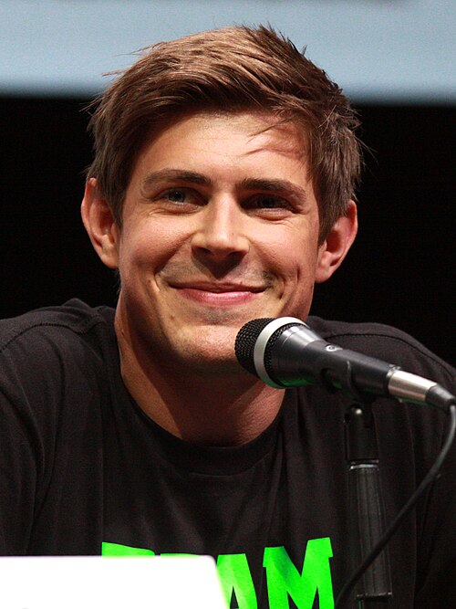 File:Chris Lowell by Gage Skidmore.jpg