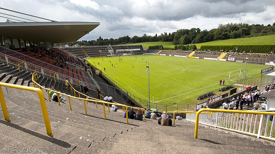 File:Ellenfeldstadion 2016.jpg