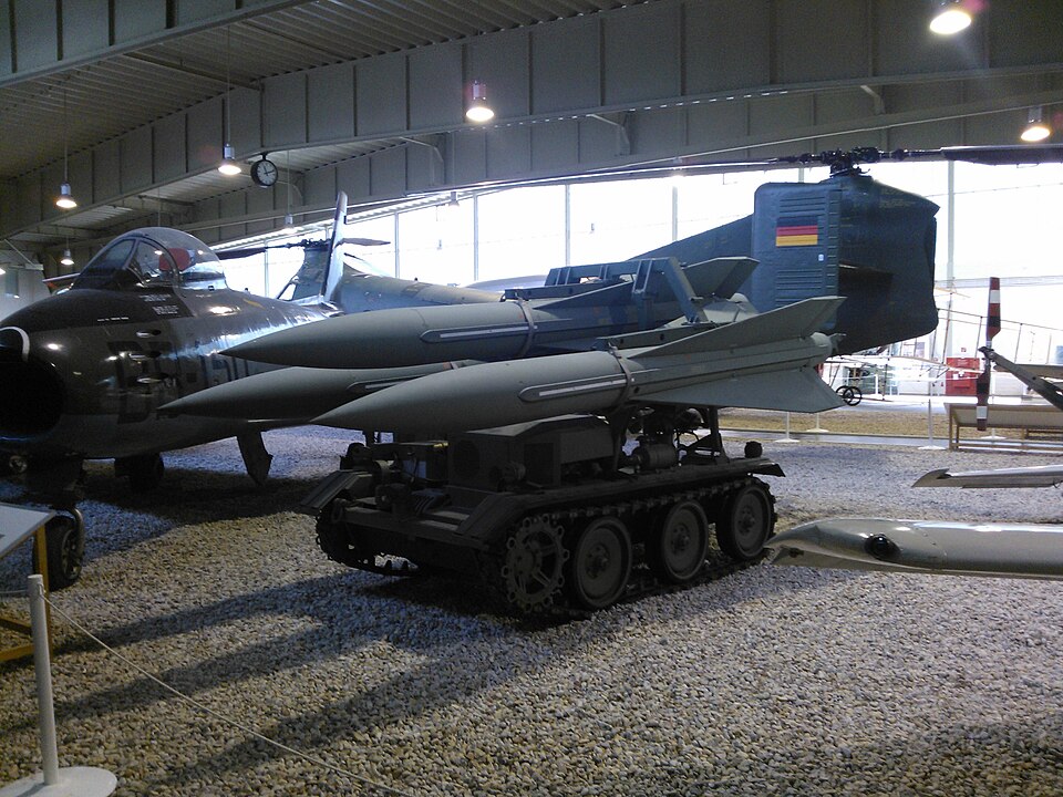 File:Ladefahrzeug XM 501 für LFK Hawk.jpg