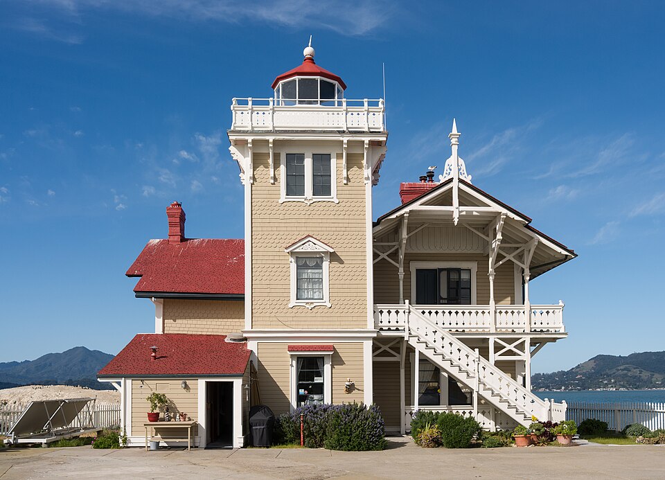 File:East Brother Light (front view).jpg