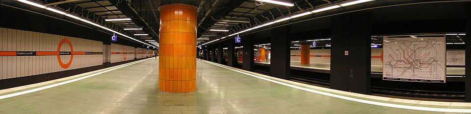 File:Frankfurt Hauptbahnhof tief Pano.jpg