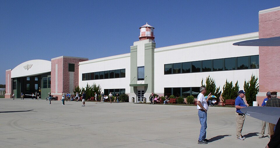 File:MAMUSAirForceHangar.jpg