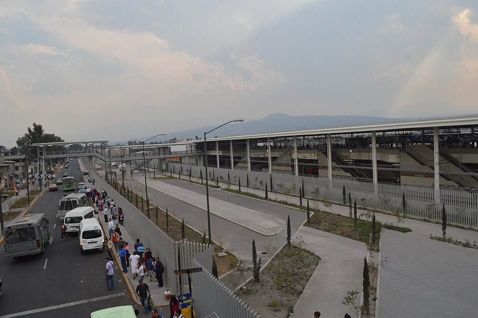 File:MetroTlahuac02.JPG