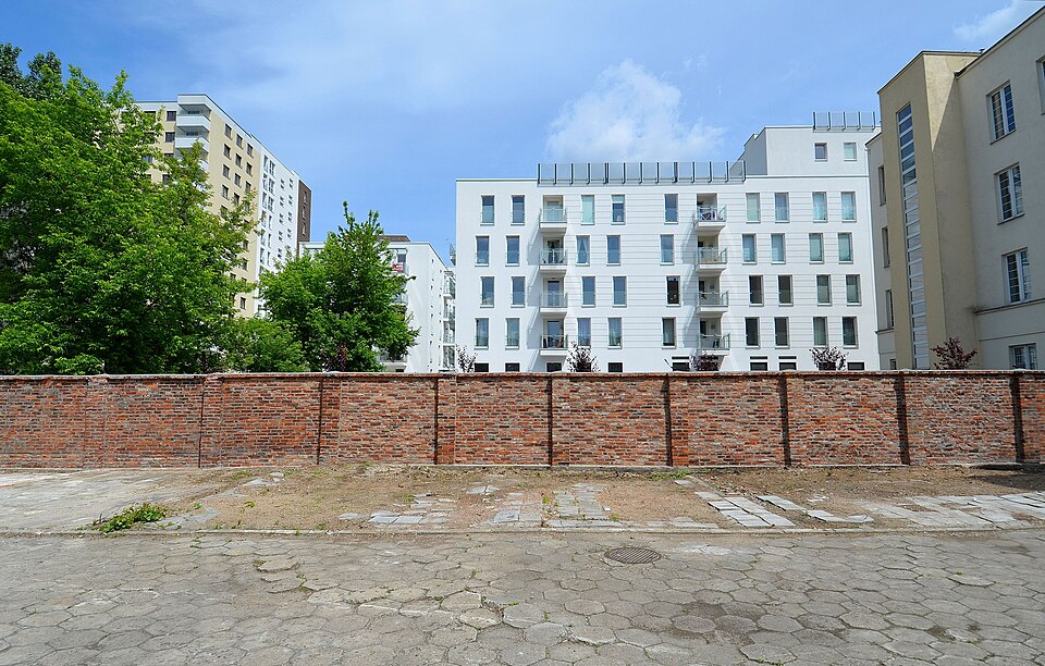 File:Mur dawny Umschlagplatz ulica Stawki.JPG