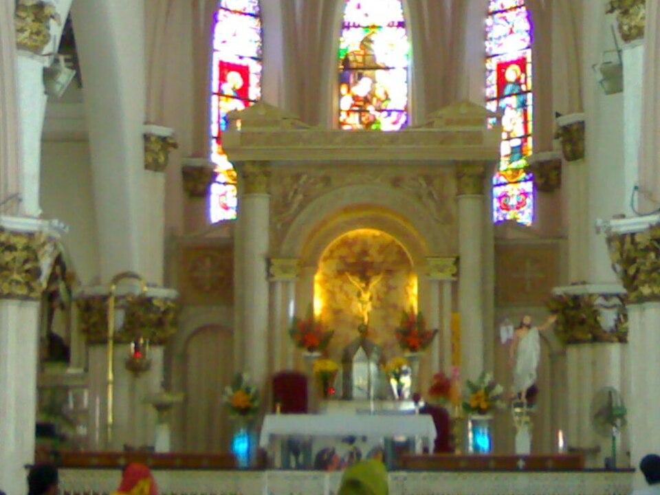 File:St. Mary's Basilica Bangalore alter.jpg