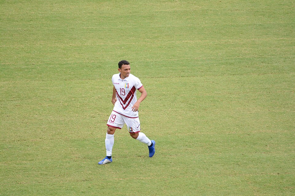 File:USAvVEN 2019-06-09 - Arquímedes Figuera (51169557712).jpg