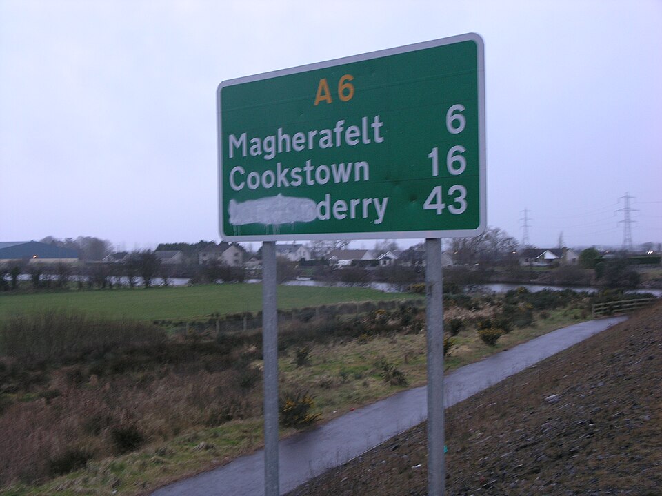 File:Vandalised road-sign Londonderry P3010060.jpg