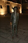 The statue by night