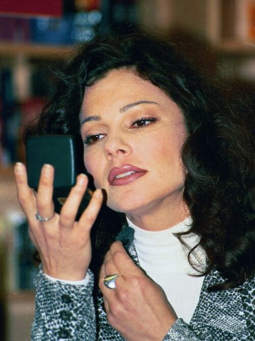 File:Fran Drescher mirror.jpg