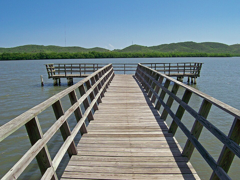File:Laguna Rincón en Cabo Rojo.jpg