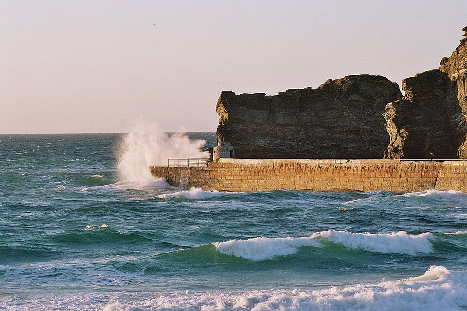 File:Portreath mole01.jpg