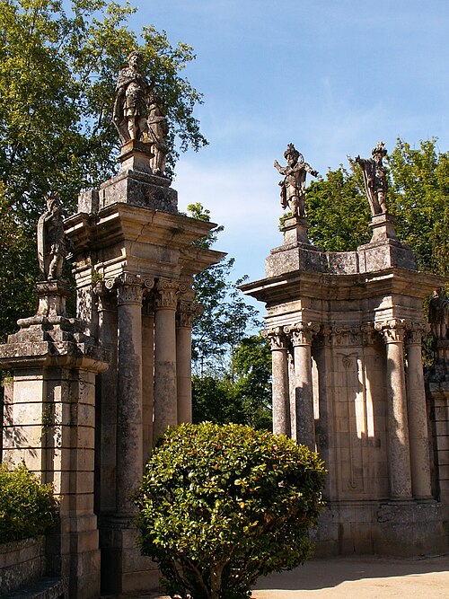File:Reaching the gates II (5044586005).jpg