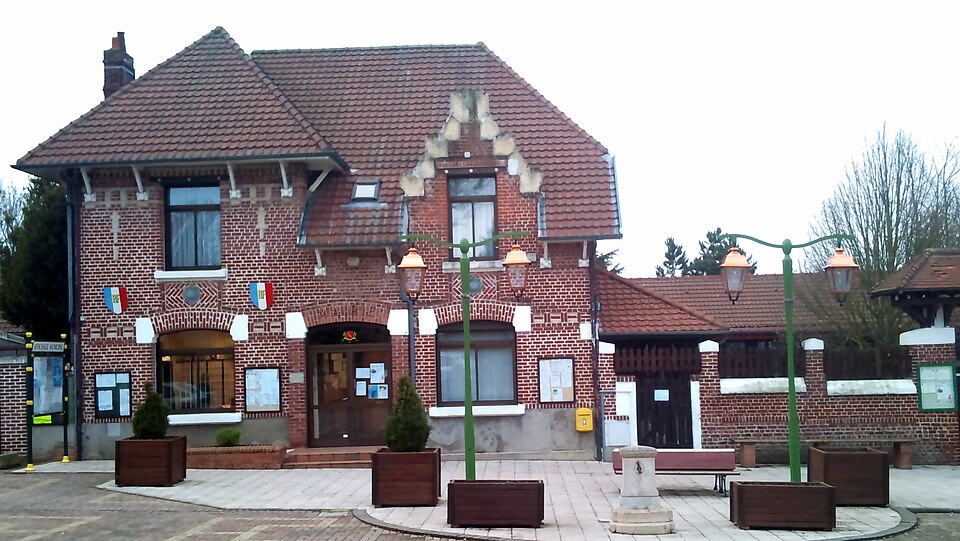 File:Bois Bernard - Hôtel de ville.jpg