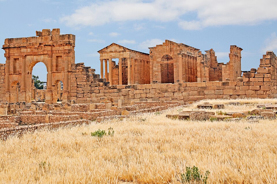 File:Sbeitla Arch of Antoninus Pius.jpg