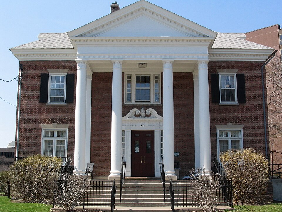 File:Slutzker Center, Syracuse University.JPG