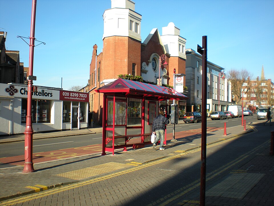 File:Surbitonbus.JPG