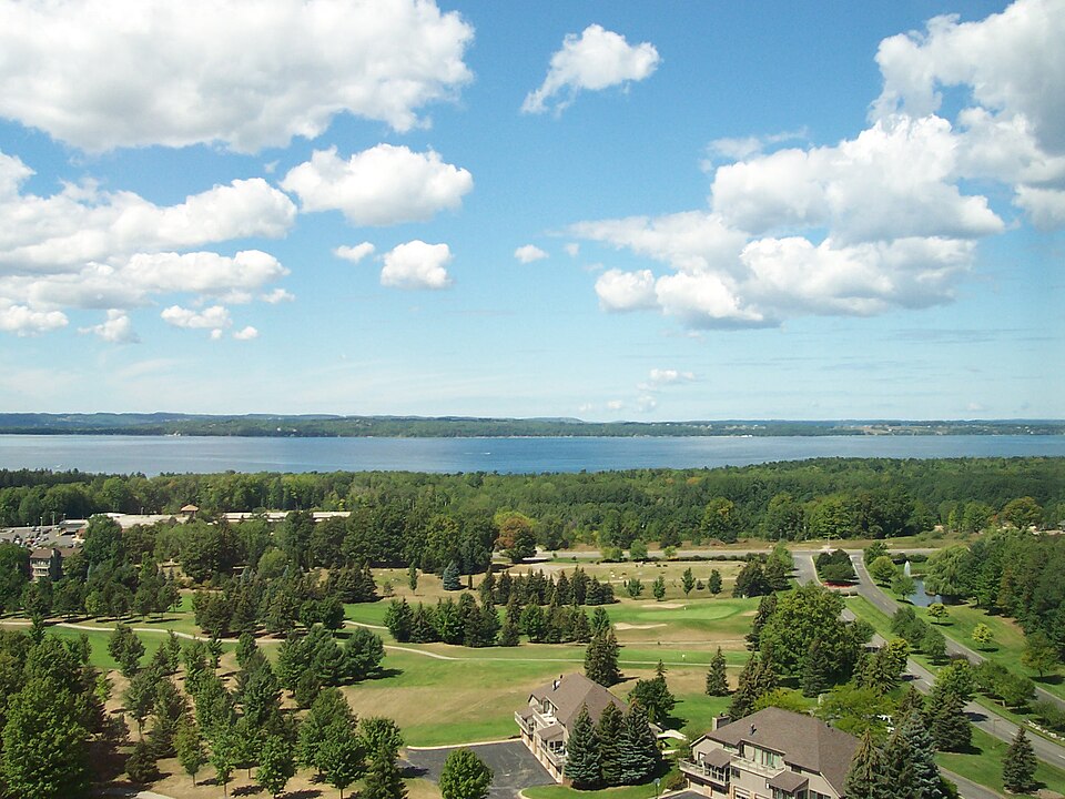 File:Grand Traverse Bay.jpg