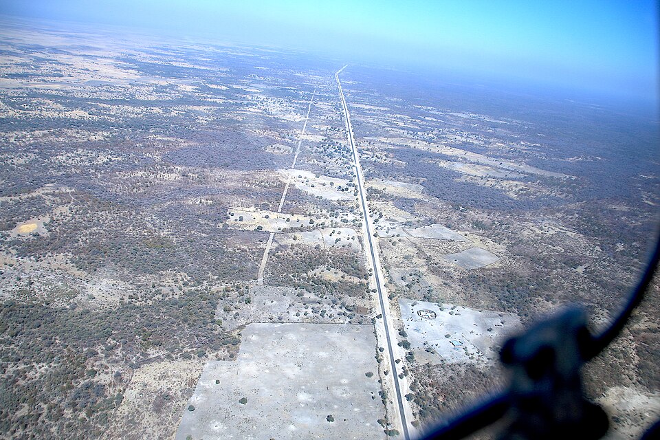 File:Hauptstrasse C49 (Namibia) bei Linyanti (2019).jpg