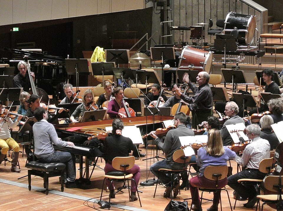 File:Piemontesi Norrington rehearsal.jpg