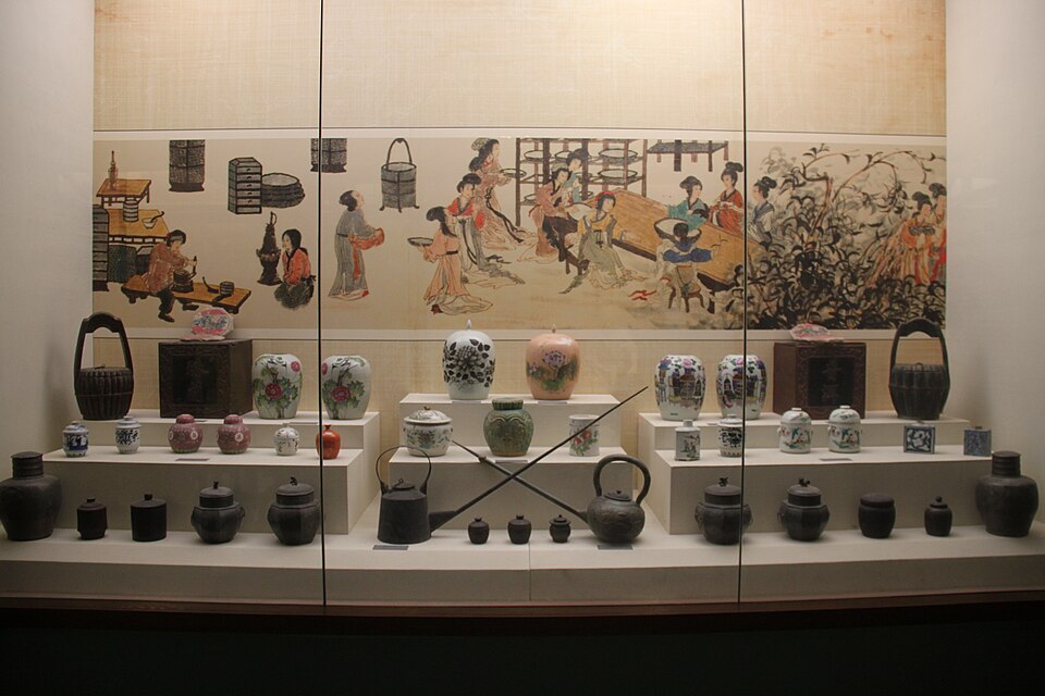 File:Tea Pots.jpg