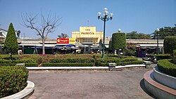 In front of Phan Rí Cửa market