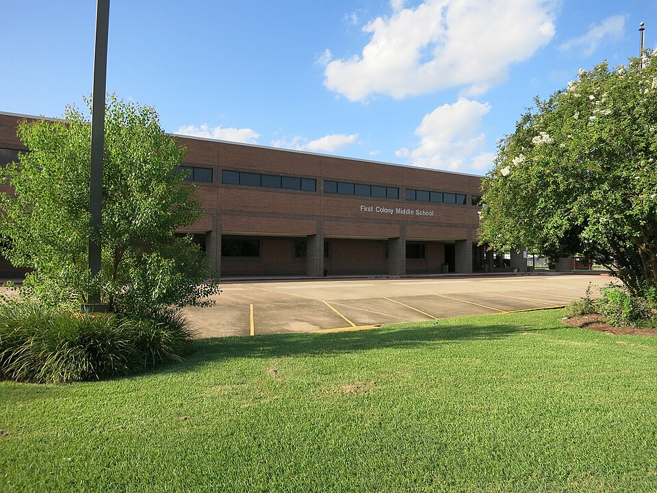 File:FBISD First Colony Middle School.jpg