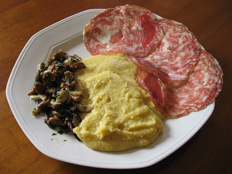 File:Polenta con sopressa e funghi.jpg
