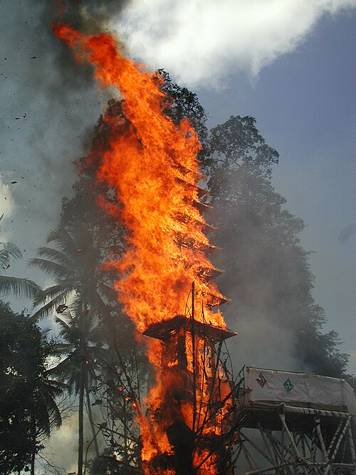 File:Ubud Cremation 5.jpg
