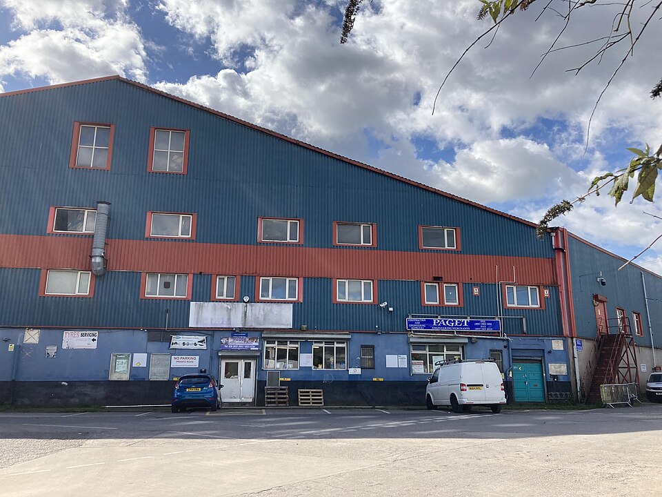 File:Curran Road-Dumballs Road industrial units.jpg