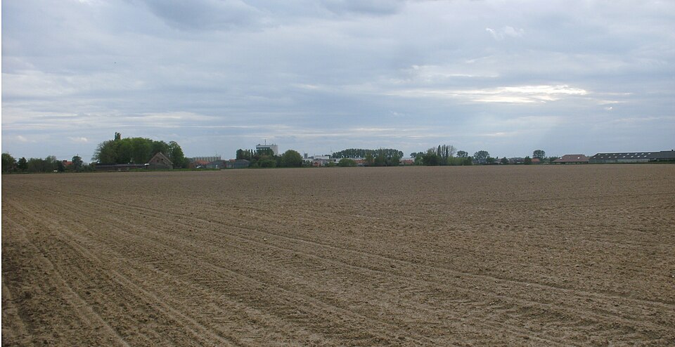 File:Flanders fields at Langemark-Poelkapelle 2.JPG