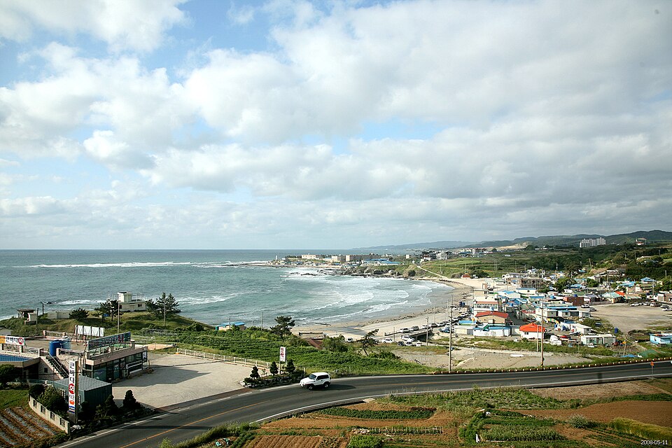 File:Korea-Pohang-Goryongpo Beach-01.jpg