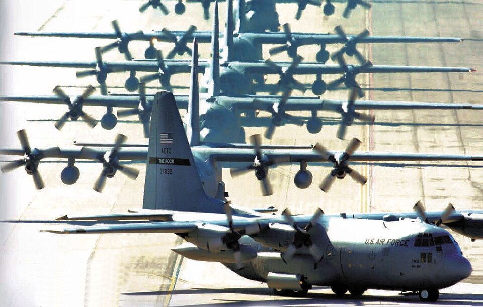 File:Little-rock-afb-c130s.jpg