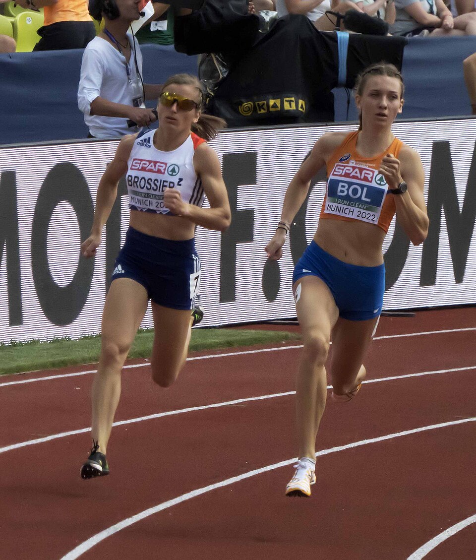 File:P1000321 400m W bol (52340639752).jpg