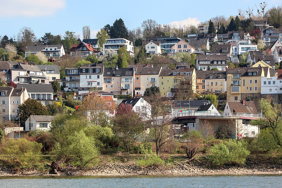 File:UrbarRheinpanorama9.jpg