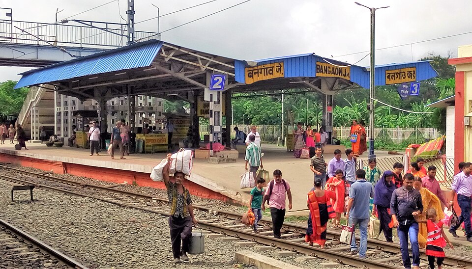 File:Bongaon Station platforms.jpg
