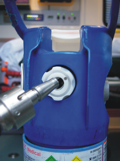 File:Entonox schrader valve.png