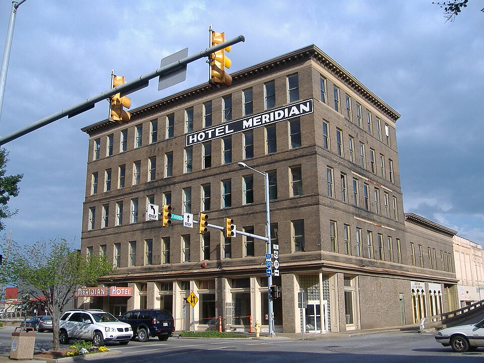 File:Hotel Meridian Downtown Meridian, MS.jpg
