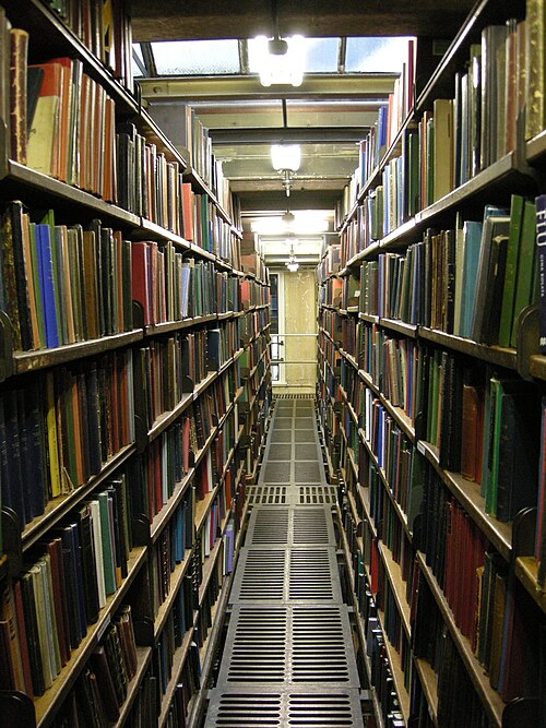 File:London Library stack 5.JPG