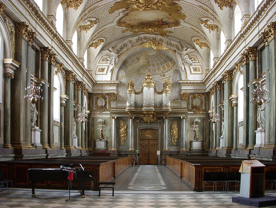 File:Slottskyrkan 800p 2011c.jpg