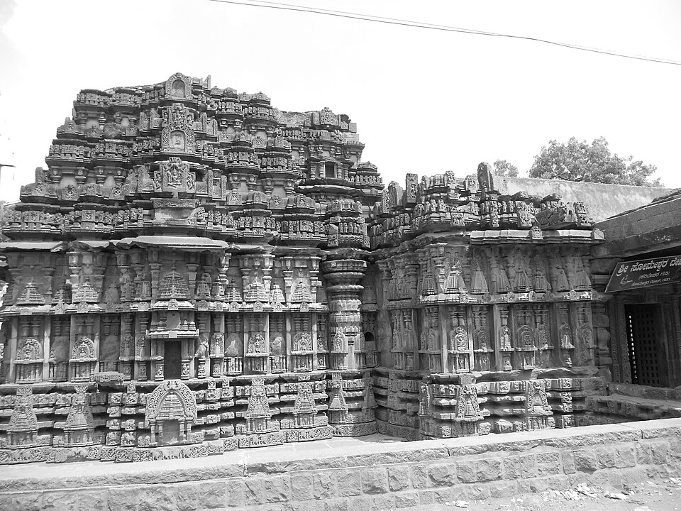 File:Somesvara temple1.JPG