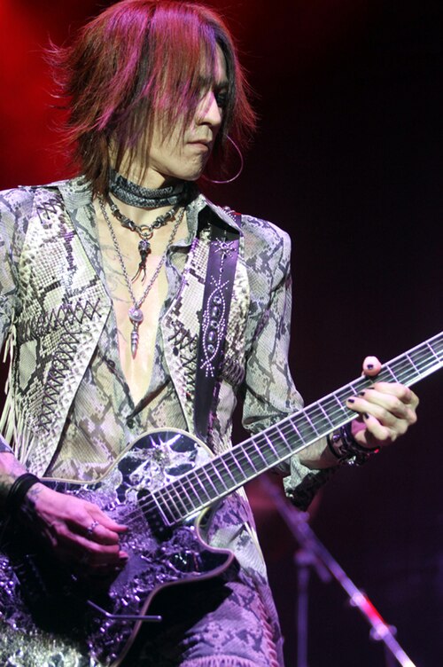 File:Sugizo in São Paulo, Brazil 2011-11-09.jpg