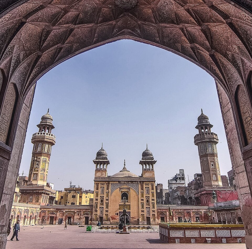 File:Wazir khan mosque entry.jpg