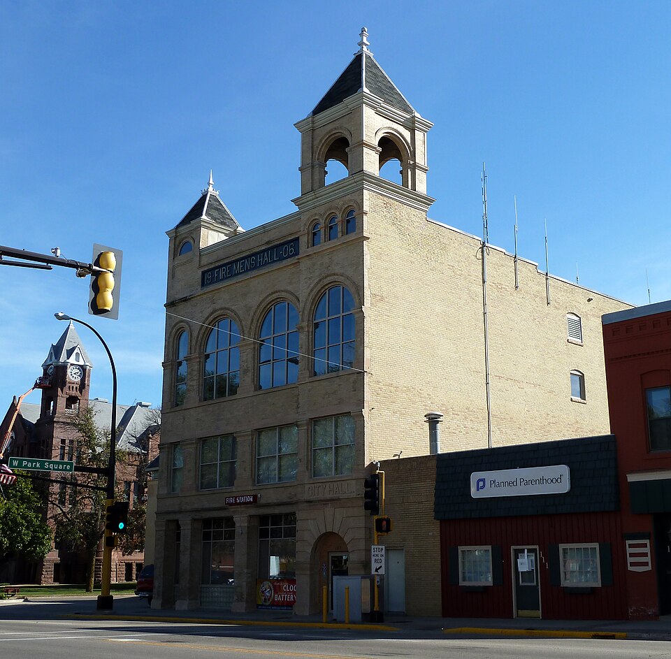 File:2010-1021-OwatonnaCityandFireHall.jpg