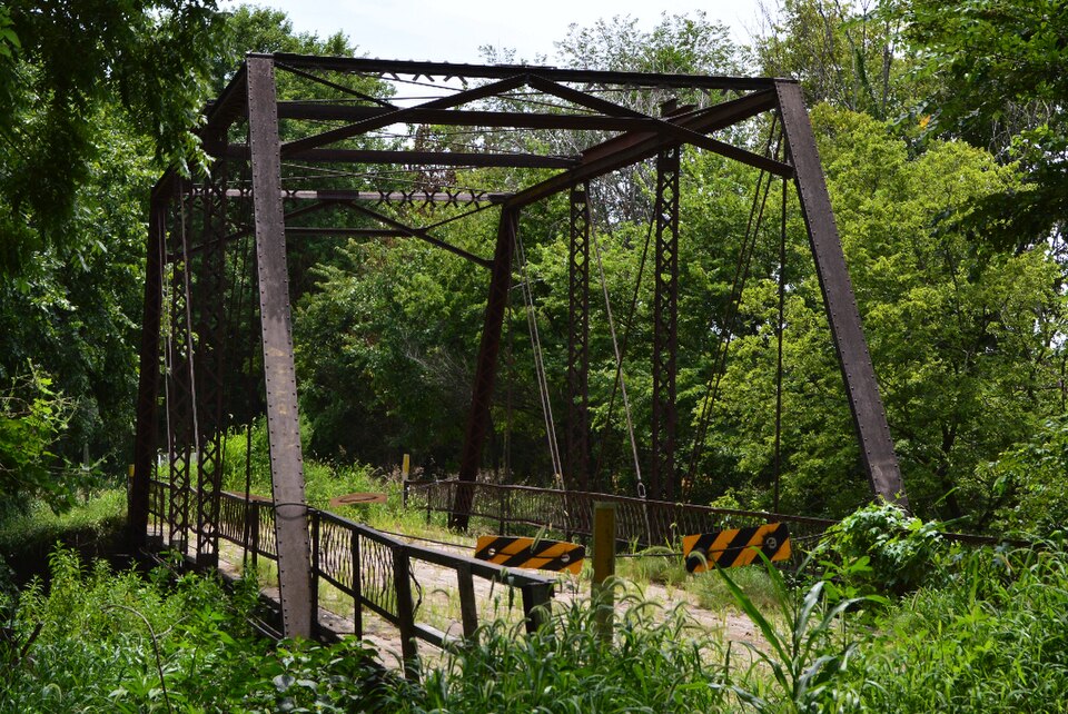 File:Chapman Creek Pratt Truss Bridge.jpg
