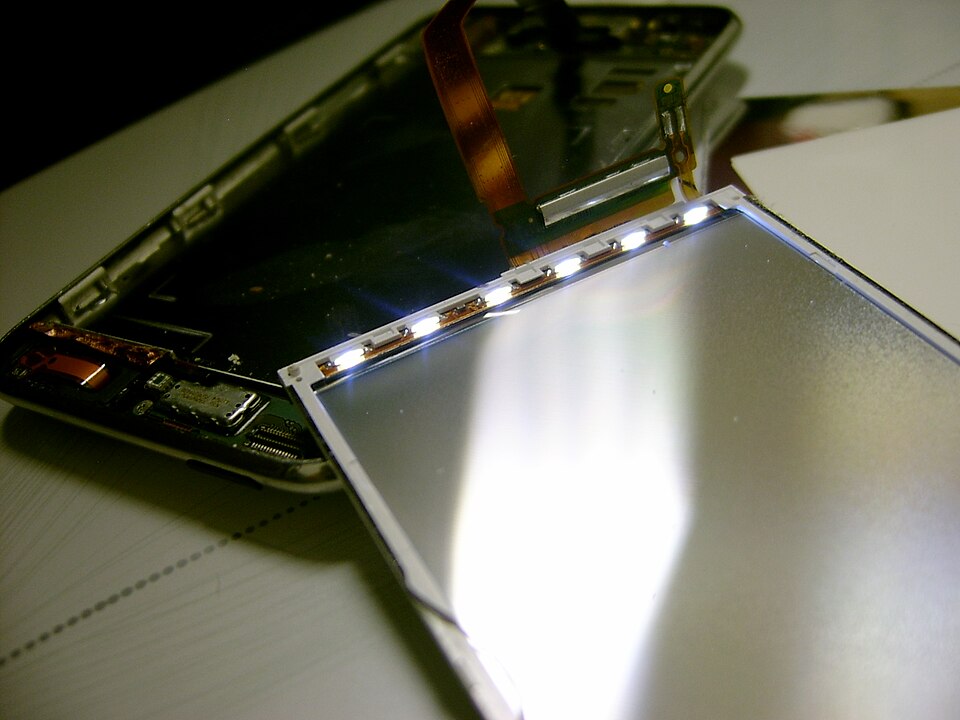 File:IPod Touch 2G Backlight.JPG