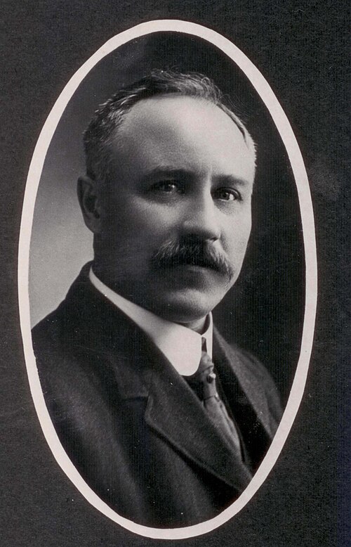 File:Kenneth W Mackenzie - 1910.jpg